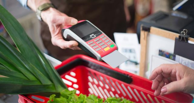 Újra lehet élelmiszerboltban SZÉP-kártyával fizetni